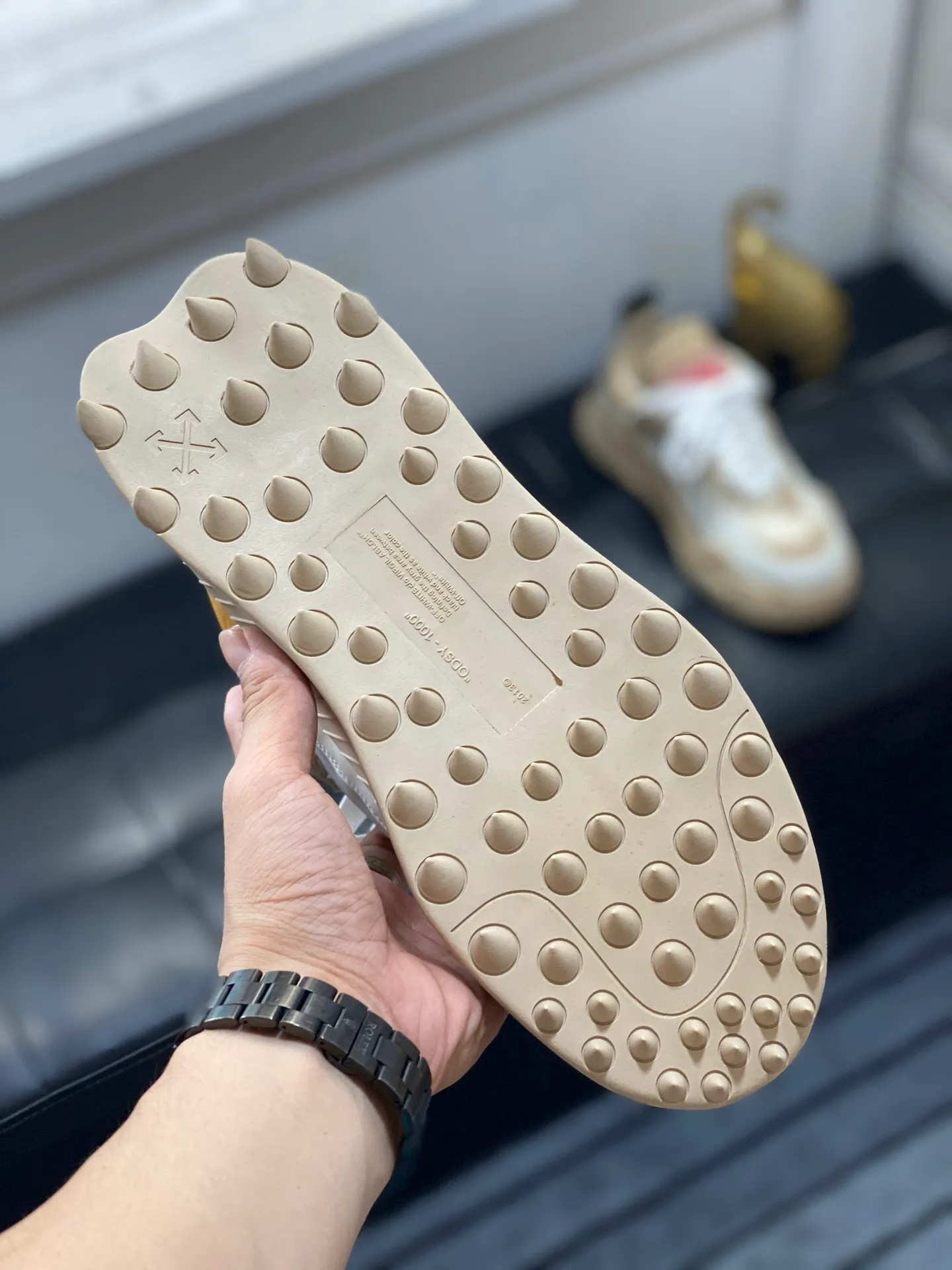 Men's Men's Shoes💰480🌼【New Style】High-end Boutique-🤷‍♂🤷‍♂OFF-WHITE x Air Jordan 】1 The joint shoe has been highly concerned by everyone since its design. The new shoe is shown in the popular Chicago bull white and yellow LOGO color scheme. The shoe body is made of cowhide, cow suede, and other materials. In addition to the X hidden on the inside of the leather, the oversized Swoosh, OFF-WHITE for Nike, Air Jordan 1 birth information and AIR are displayed on both sides of the shoe. The iconic details of OFF-WHITE can be seen on the sole and insole. You can choose a pair if you like the style. Code: 39-44 (45 can be customized